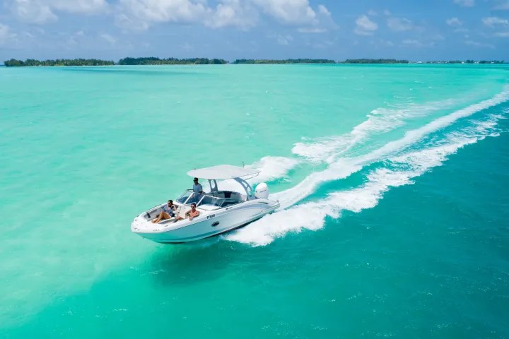 bateau-excursion-en-groupe-bora-bora-snorkeling